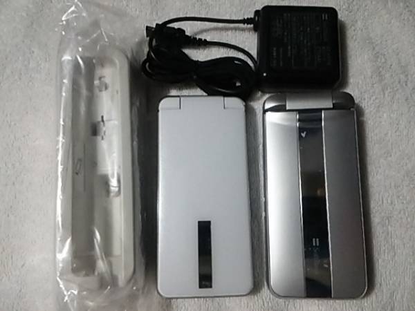 良品，判定○002sh，004sh，充電器，卓上ホルダーの4点セット