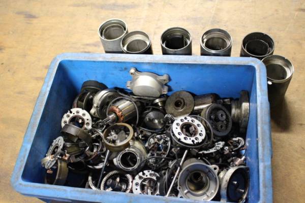 CBX400F/CBX550F/CBR400Fセルモータ部品山盛り