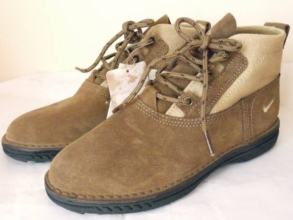新品　NIKEハイカットスニーカー