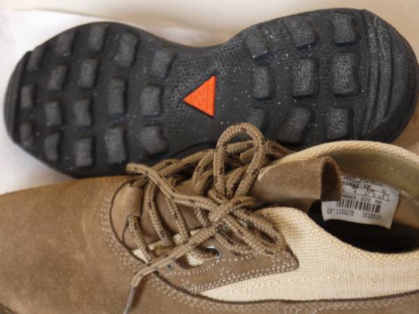 新品　NIKEハイカットスニーカー