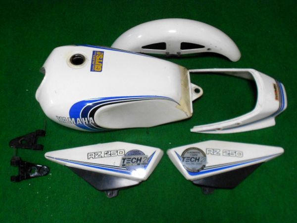 ヤマハ純正RZ250/RZ350外装当時物7点セット塗り替えなし ヤマハ純正RZ250/RZ350外装当時物7点セット塗り替えなし