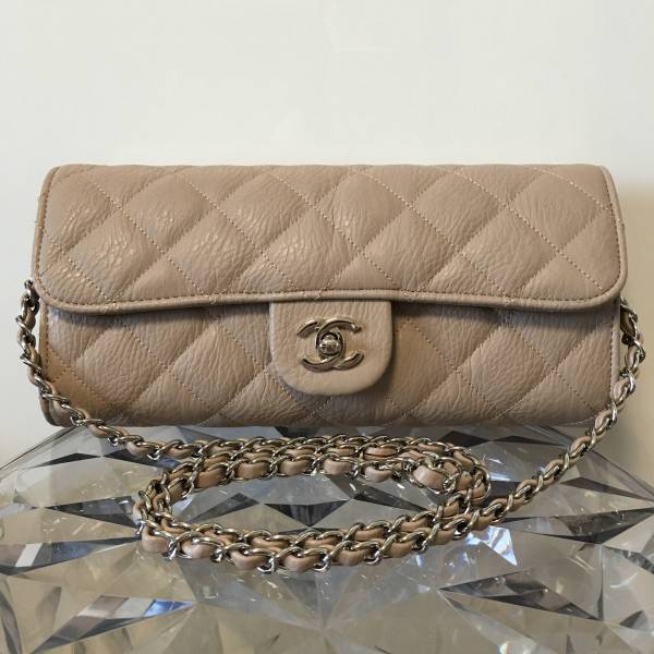 シャネル 斜め掛けチェーンショルダーバッグ ベージュノベルティ