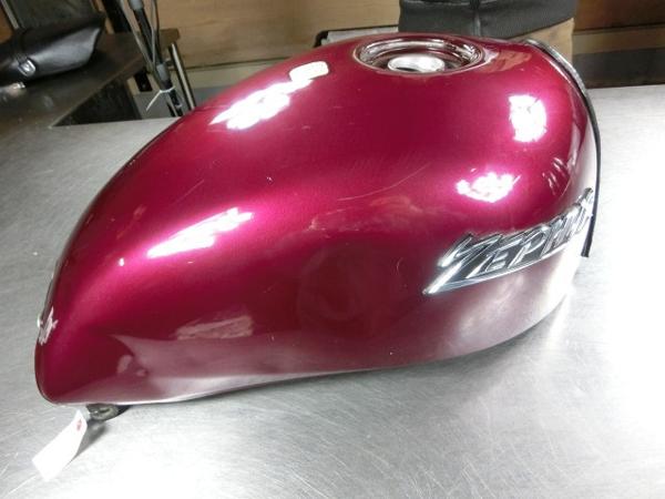 バイク ゼファー750 純正タンク ジャンク 錆び ZR750C