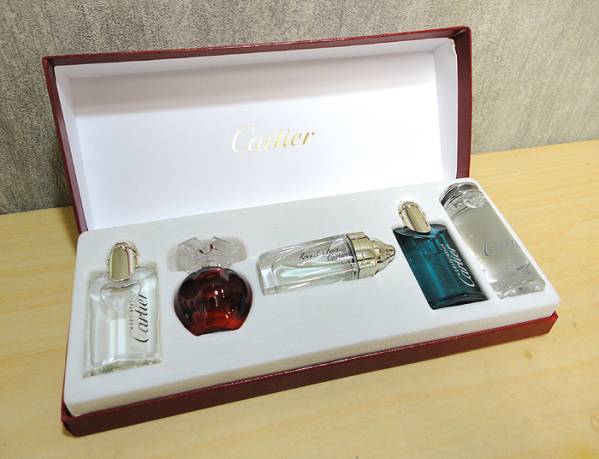 未使用品 Cartier ミニ香水5点セット 4～5ml カルティエ