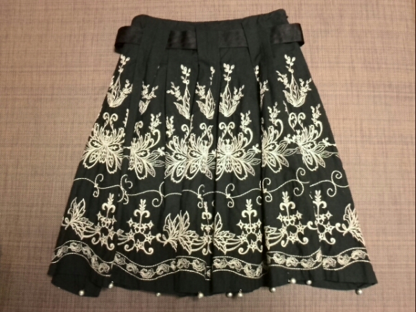 LoisCRAYON☆ロイスクレヨン☆華やか刺繍スカート☆黒☆M 【公式通販】