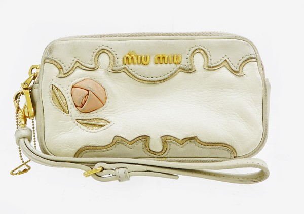 △【MIU MIU ミュウミュウ】レザーポーチ