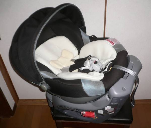 エールベベ チャイルドシート クルット エールべべ 美品・洗濯済 