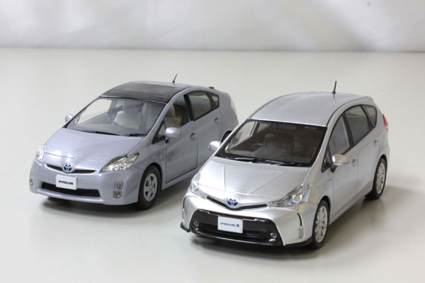 プリウスα 1/30 カラーサンプル 2台 トヨタ 非売品 1/30 プリウス / プリウスα カラーサンプル 2台 【公式