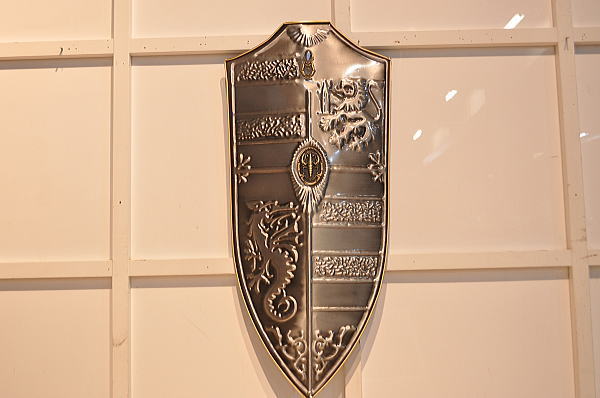 FE11J22*アンティーク調モニュメント盾1円アウトレット装飾雑貨