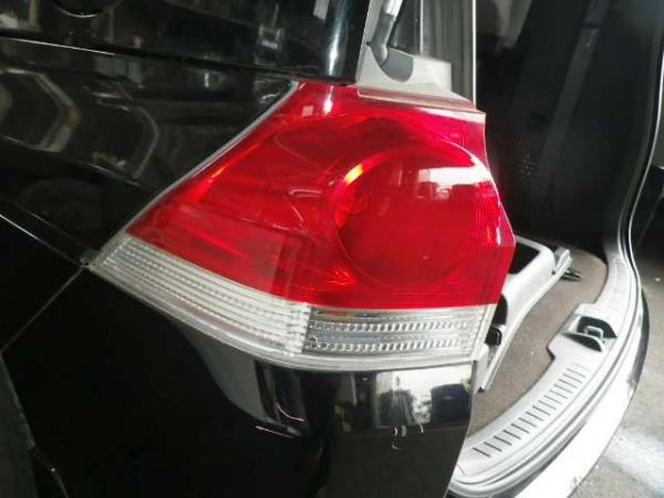 ステップワゴン左テールランプ
