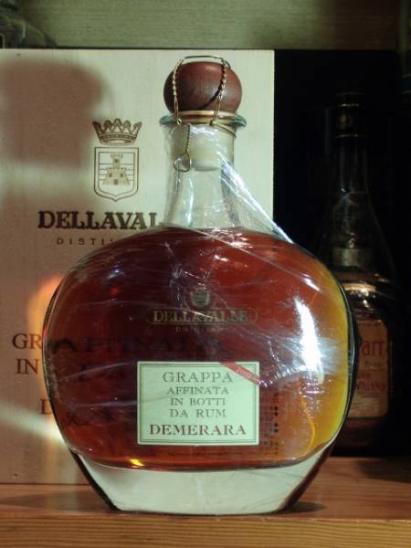 ●デッラヴァ―レ　グラッパ　デメララ　ラムカスク　42％