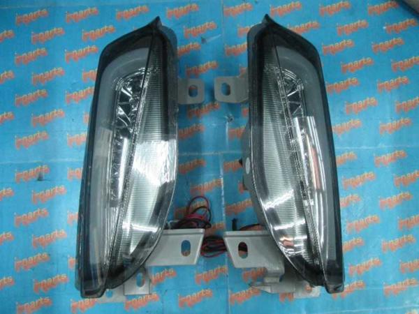 プリウスα（ZVW40）用LEDフロントウィンカー 前期 坂戸