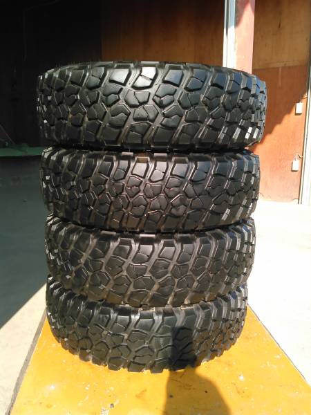 BFグットリッチ KM2　33X10.50R15LT バリ溝