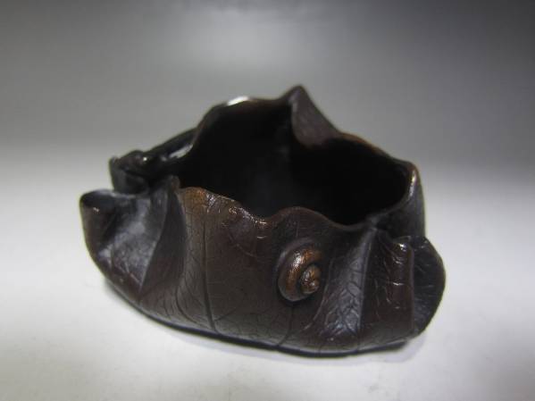 須賀月真作 蓮に蝸牛