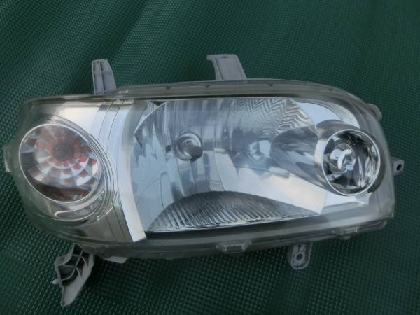 タント　Ｌ３５０Ｓ　ヘッドライト右　M-24