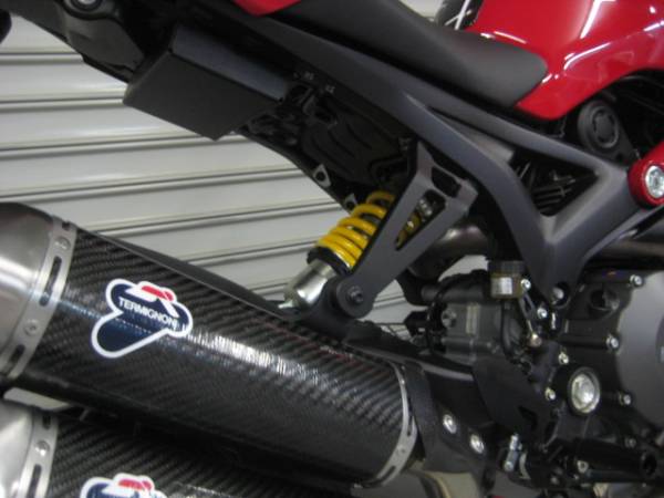 モンスター１１００ｅｖｏ用　エヴォテック製マフラーステー_3