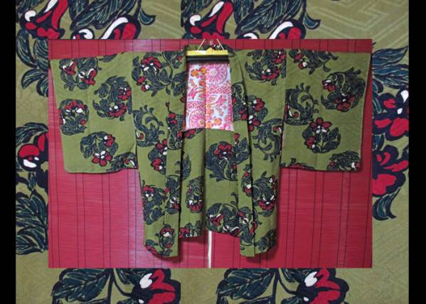 †雅屋+†抹茶色に和モダンな花・綸子羽織【美品】アンティーク