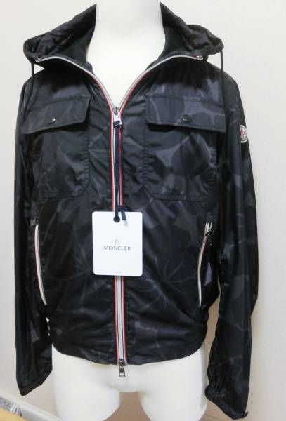 13万円 モンクレールジャパン　フーデットパーカー LYON TG.2