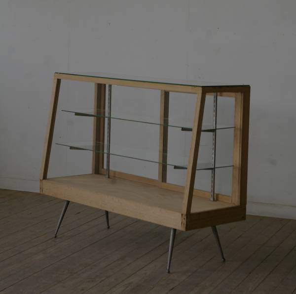 【鉄脚◆古い前斜めガラスショーケース】アンティーク店舗什器棚