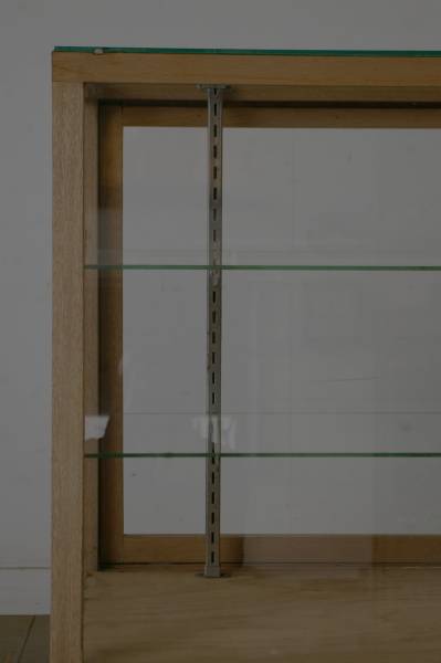 【鉄脚◆古い前斜めガラスショーケース】アンティーク店舗什器棚