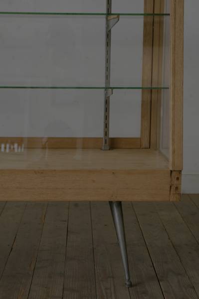 【鉄脚◆古い前斜めガラスショーケース】アンティーク店舗什器棚