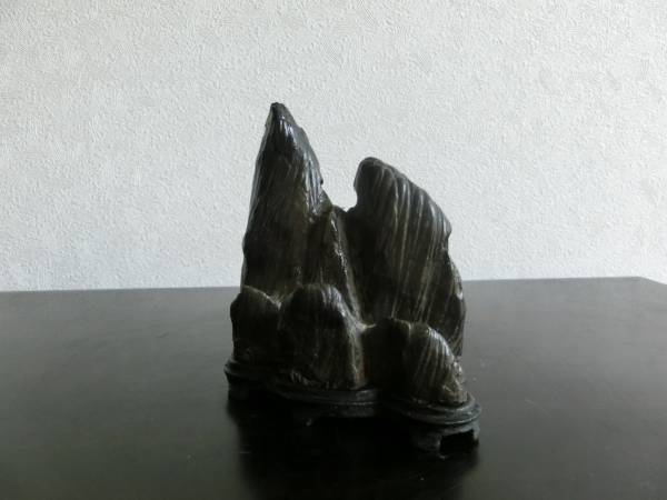 水石、、金山石、、、連山形 （寸石、超珍品）