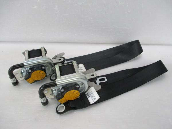 アクア NHP 10 後期 フロント シートベルト 左右 (n083391) 自動車