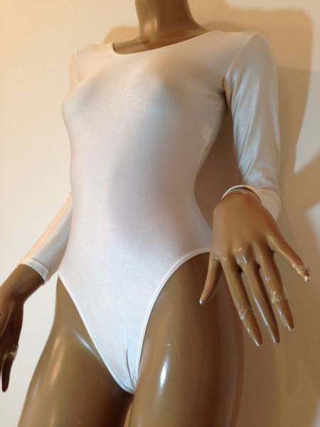 日本製レオタードLサイズ女子新体操長袖光沢純白ハイレグ男性も