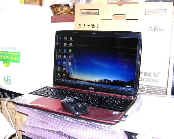 FMV AH40/SR 15.6TFT　デュアルコア E1-2500　Windows 8　JK