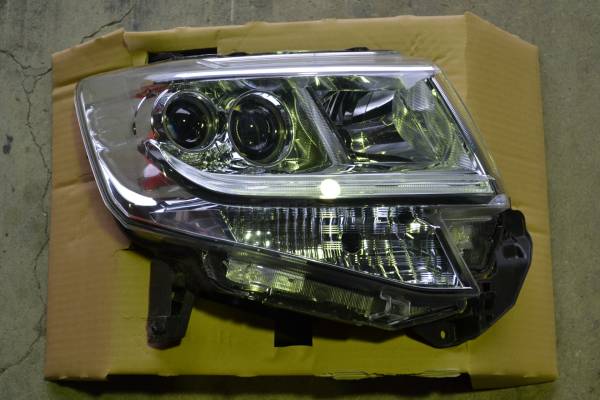 81145-B2030 タントカスタム右ヘッドライト タント 右ヘッドライト DBA-LA600S タントカスタム 81145-B2030 右