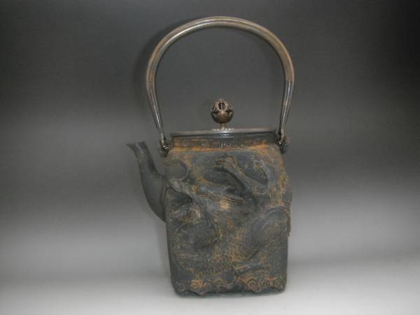 売れ筋割引 龍文堂造 四角龍紋 鉄瓶 鉄壺 骨董 茶道具 【公式通販】