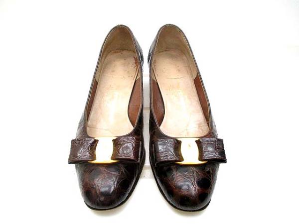 サルヴァトーレフェラガモ パンプス ローヒール レザー 茶