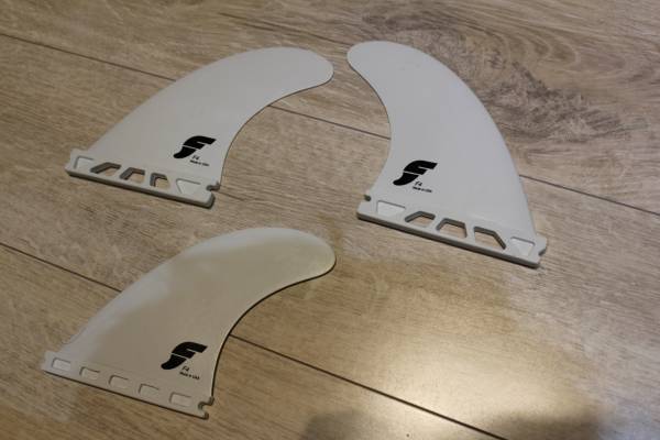 フューチャーFIN F4　ジョンジョン　新品　FUTURE 送料200円