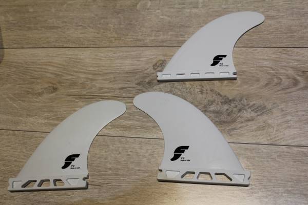 フューチャーFIN F4　ジョンジョン　新品　FUTURE 送料200円