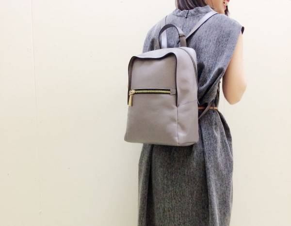 新品同様GIANNI CHIARINIジャンニキャリーニ完売リュックバッグ と 