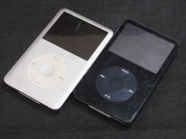 アイポッドクラシック　MB147J　80GB ジャンク 　管理ナンバー2484 Apple】 アップル iPod classic まとめて2台 ジャンク品 ipod classic