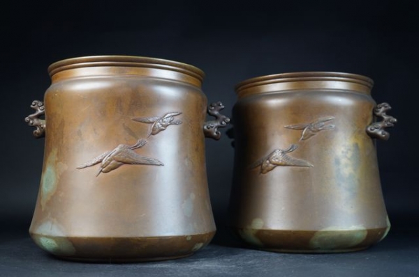 【五山】黄銅鷺紋雲耳飾火鉢一雙約6.2ｋｇ　ｎ-110