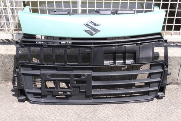 スペーシア MK32S バンパーグリル 71771-81M0 商品番号EO5