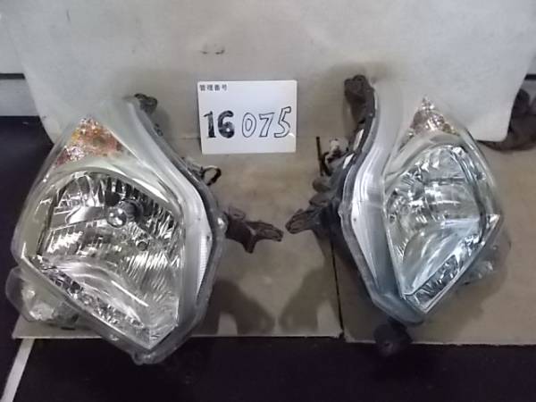 16075 スズキ スペーシア ＨＩＤヘッドライト左右中古品