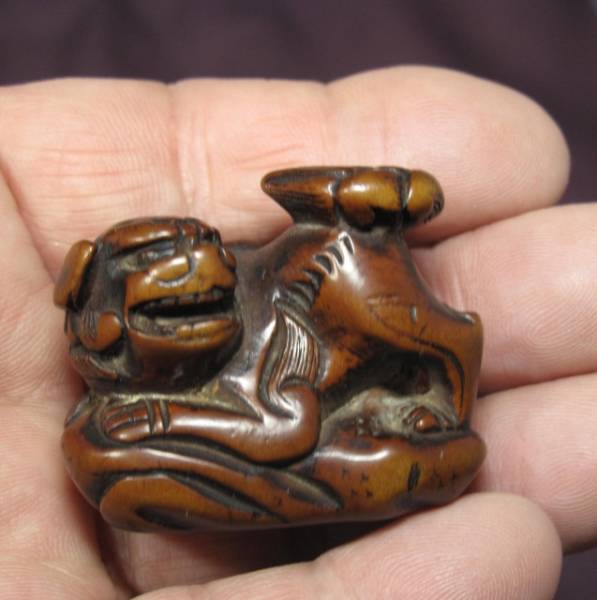 ◇◆ 優品　根付　黄楊材　獅子の図　穴象牙◆◇