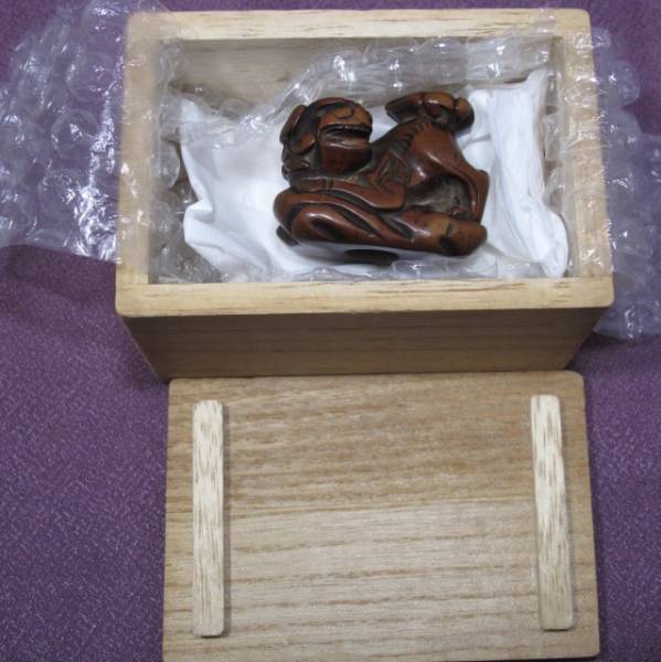 ◇◆ 優品　根付　黄楊材　獅子の図　穴象牙◆◇