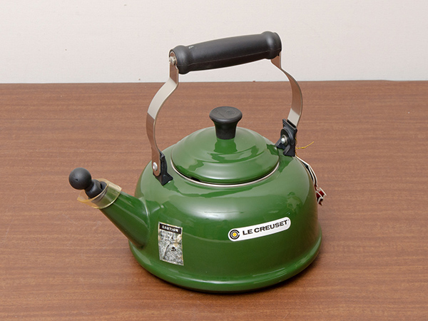 未使用 1.6L ルクルーゼ 笛吹き ケトル ヤカン 緑 カーキ