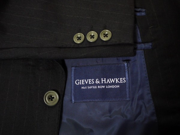 D056◆ギーブス&ホークス◆黒濃紺ストライプビジネススーツ