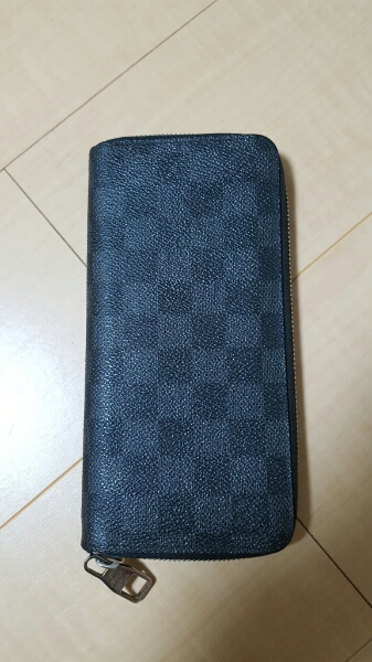 ルイヴィトン　ダミエグラフィット　ヴェルティカル長財布