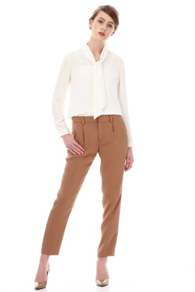 新品SALEドラマ営業部長 吉良奈津子BOSCHボッシュベージュパンツ