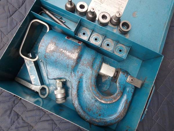 泉精器 手動油圧式パンチャー 中古泉精器(IZUMI) (油圧ヘッド分離 油圧 