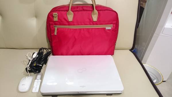 富士通 FMV LIFEBOOK AH700/5A FMVA705AW ノートパソコン 1円