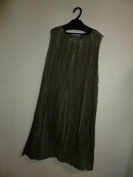 ヨーガンレール★カーキー色に白模様が素敵なワンピース新品同様