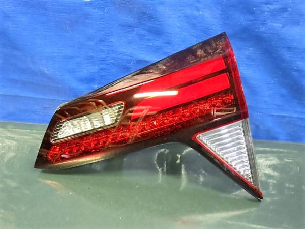 K623　ヴェゼルハイブリッド　RU3/RU4　右テール（内）　美品