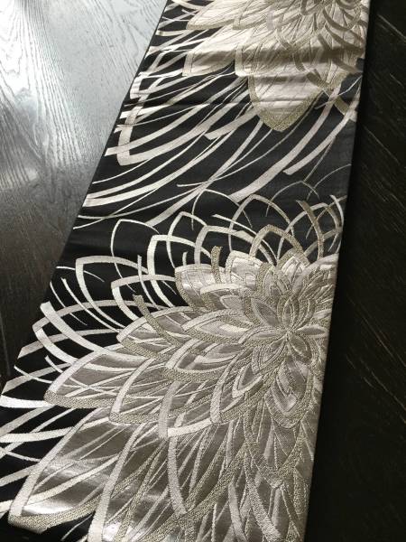 刺繍 袋帯 ブラック～シルバー 菊 大柄 美品